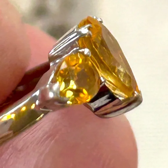 Topaz Pear Shaped Ring, flanked by 2 smaller Topaz🌟Price Drop🌟 - Picture 10 of 15